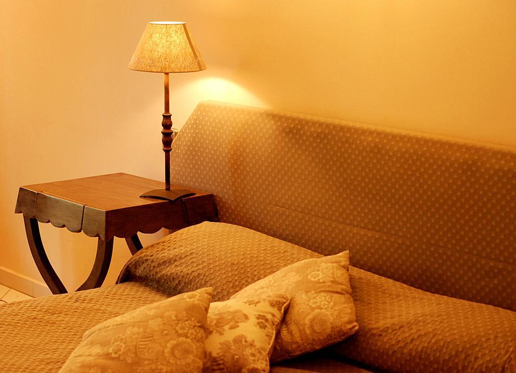 Hotel Les Mazets Des Roches Tarascon Szoba fotó