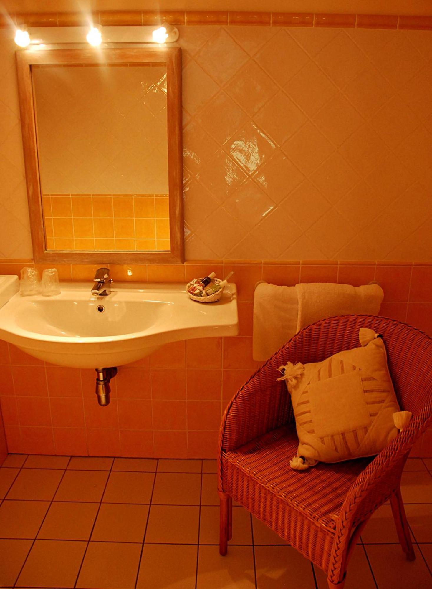 Hotel Les Mazets Des Roches Tarascon Szoba fotó