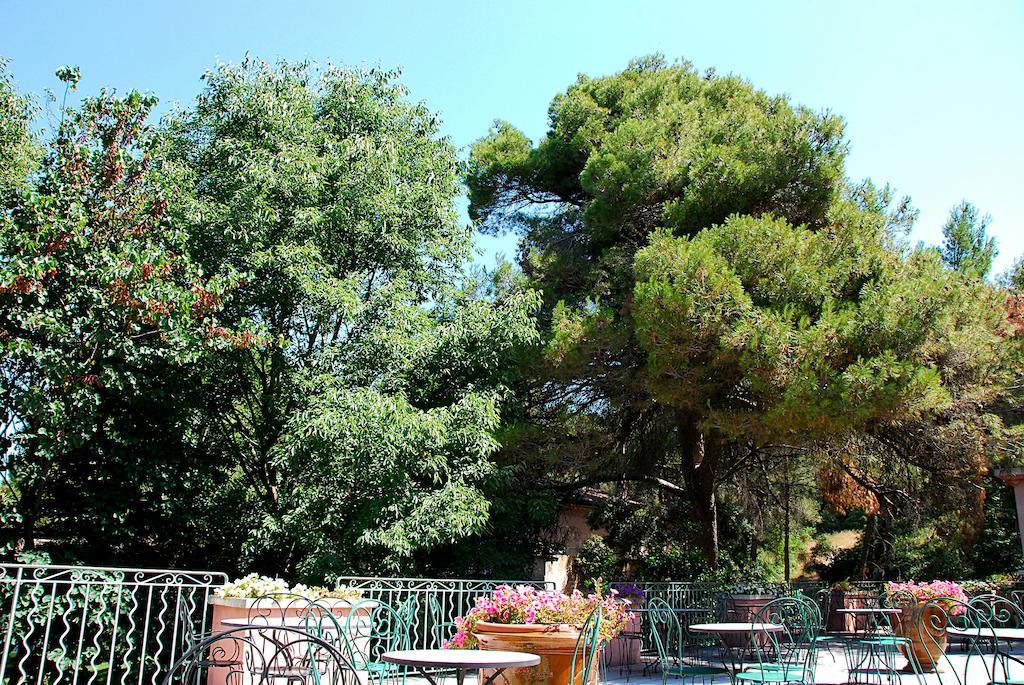Hotel Les Mazets Des Roches Tarascon Kültér fotó