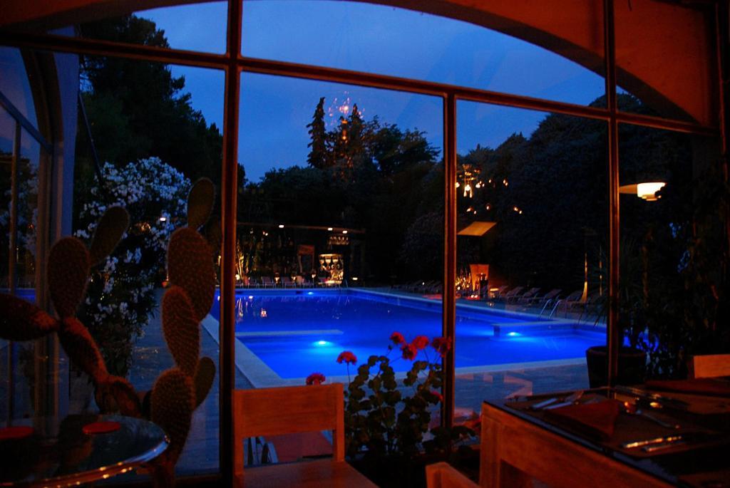 Hotel Les Mazets Des Roches Tarascon Kültér fotó